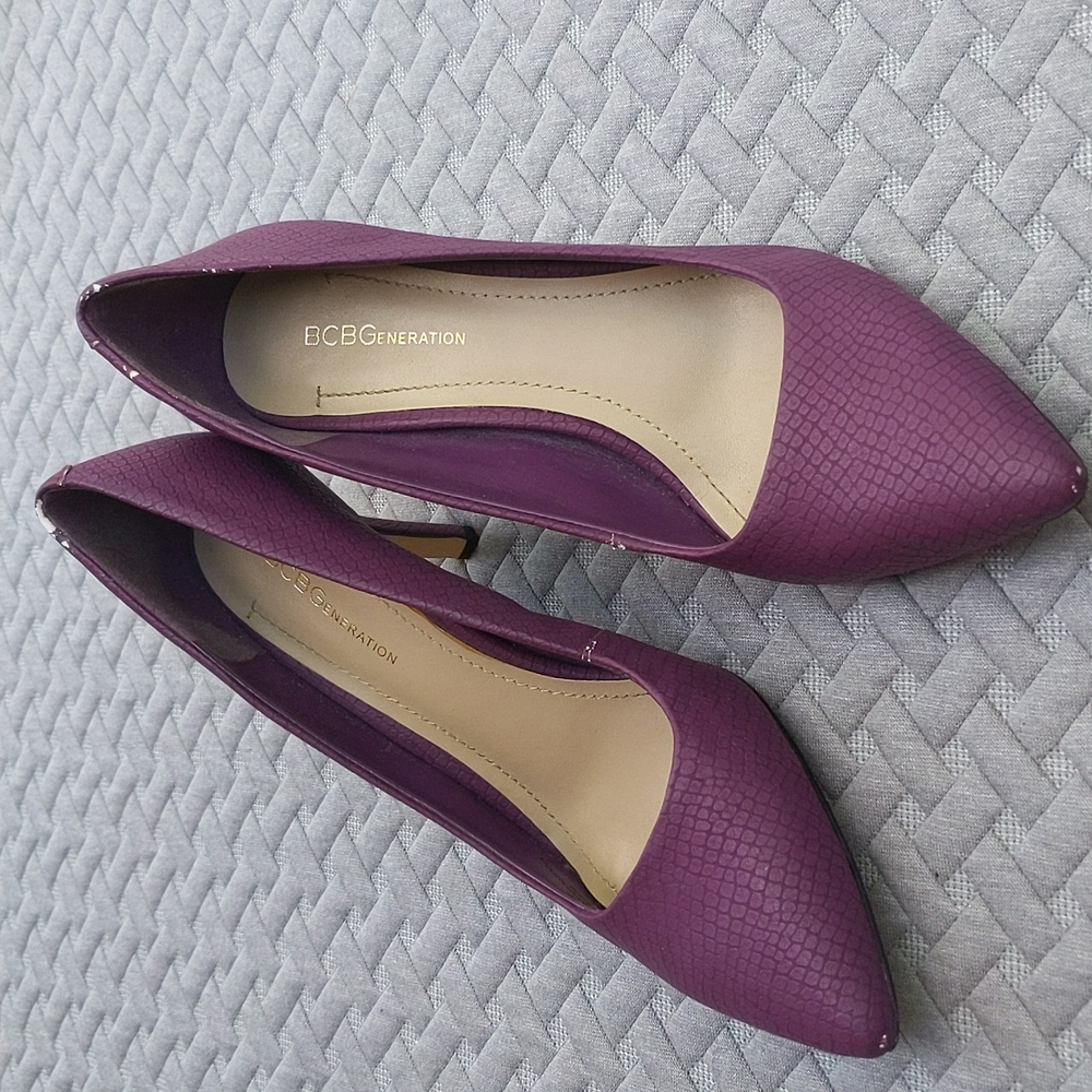 Sexy BCBGeneration snakeskin pumps